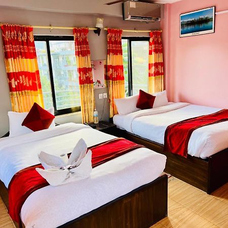 Hotel Donosti Pokhara Buitenkant foto