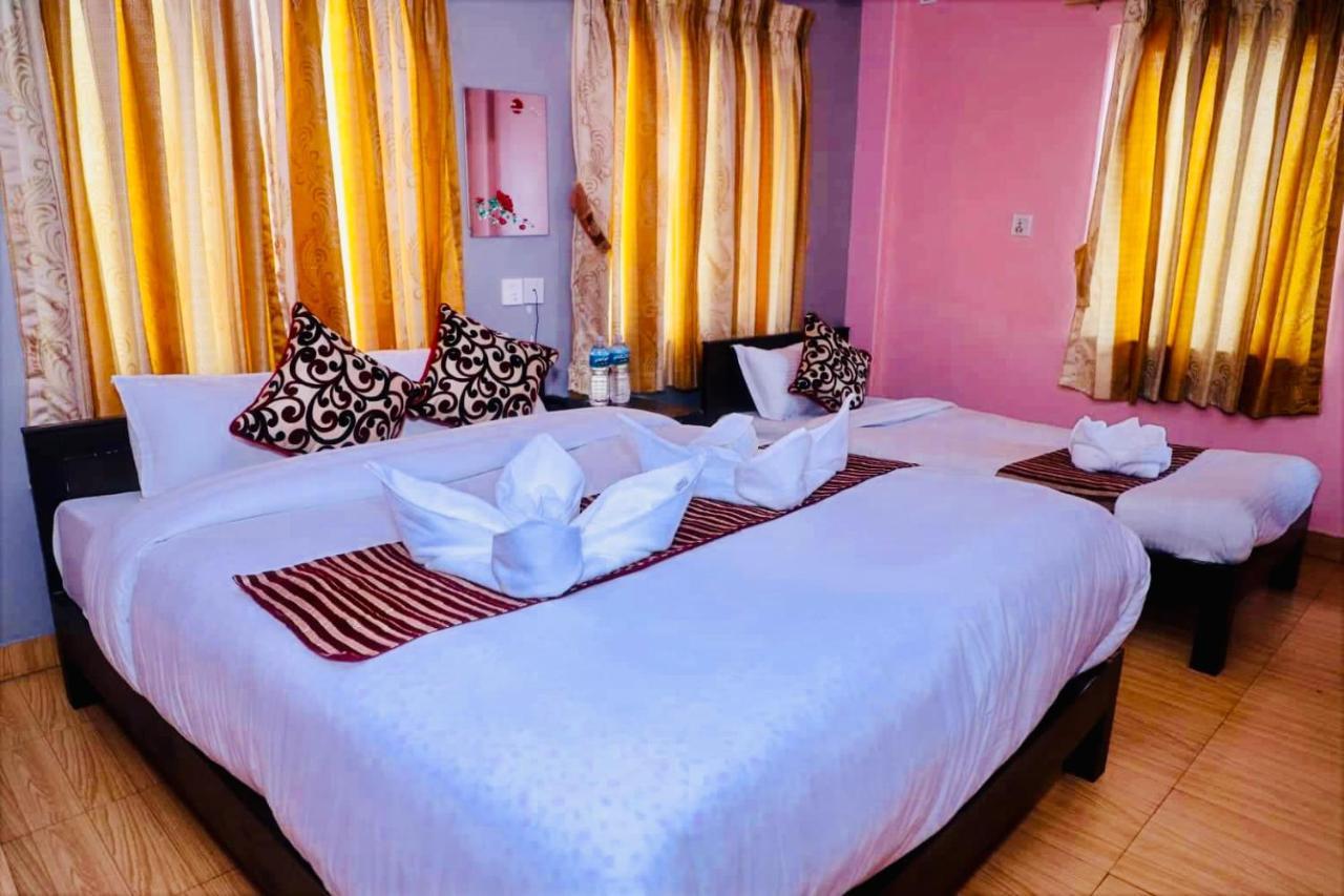 Hotel Donosti Pokhara Buitenkant foto