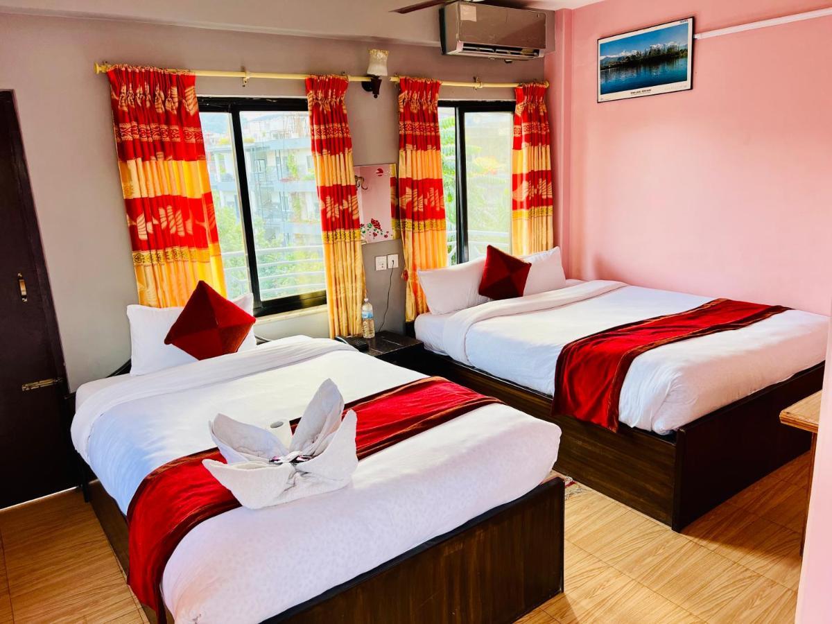 Hotel Donosti Pokhara Buitenkant foto