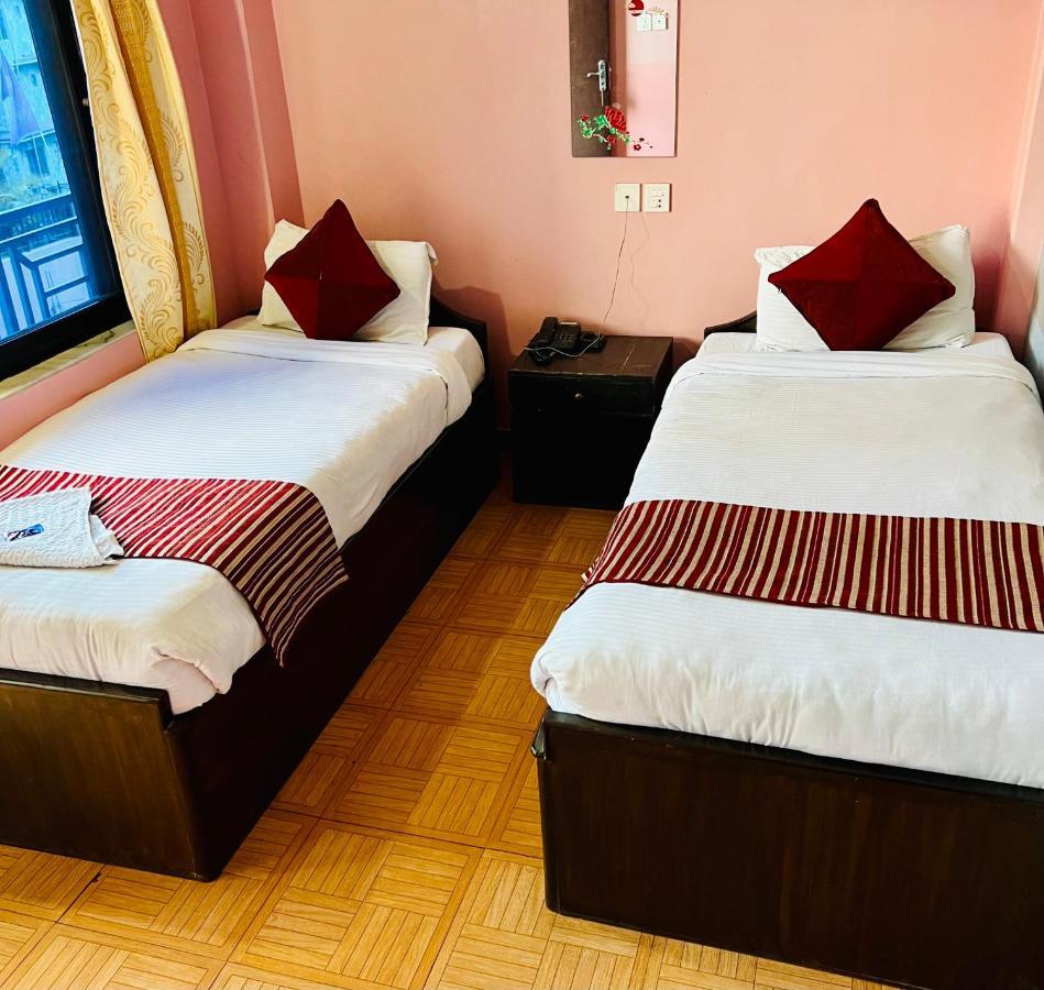 Hotel Donosti Pokhara Buitenkant foto