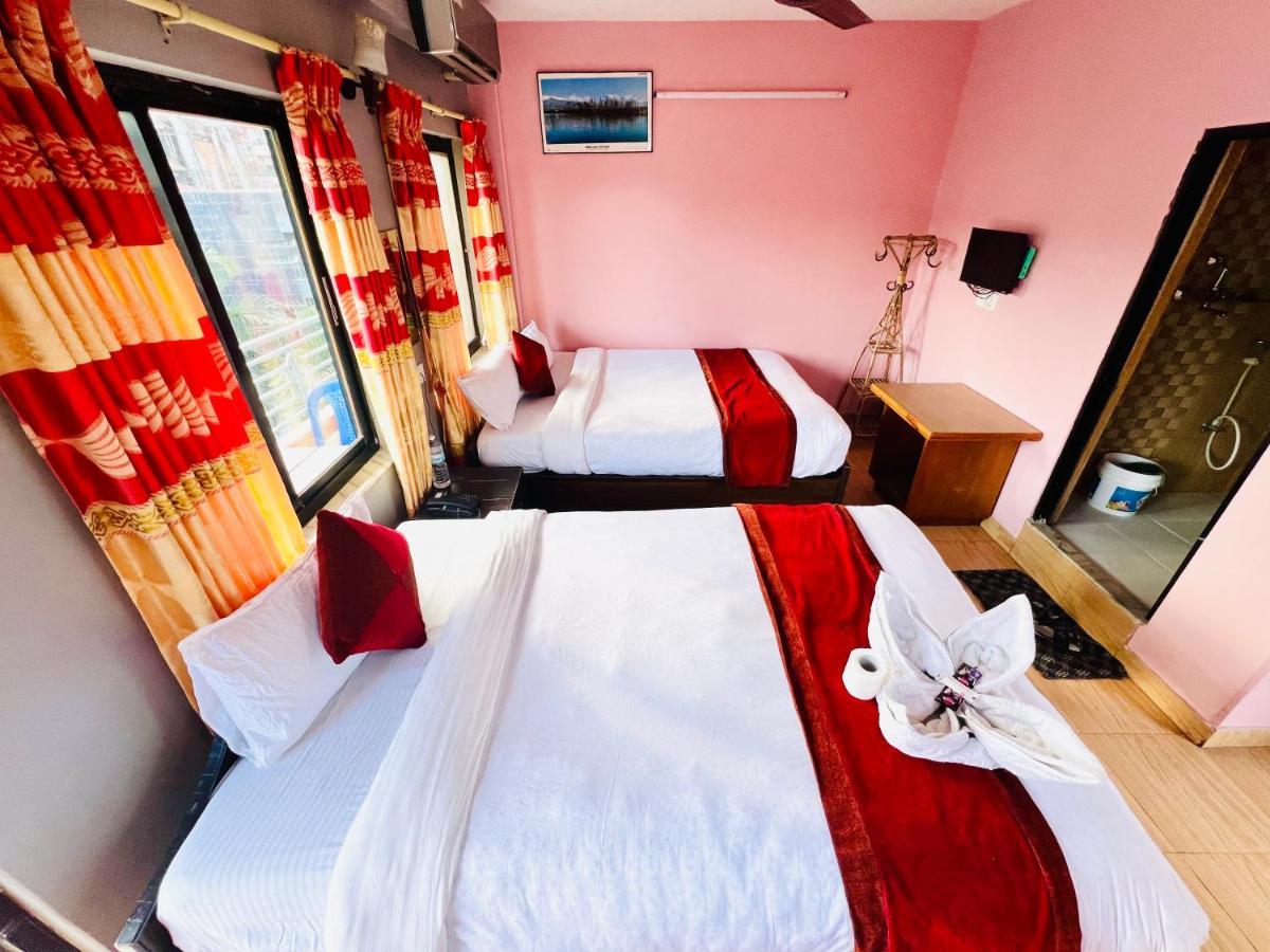 Hotel Donosti Pokhara Buitenkant foto