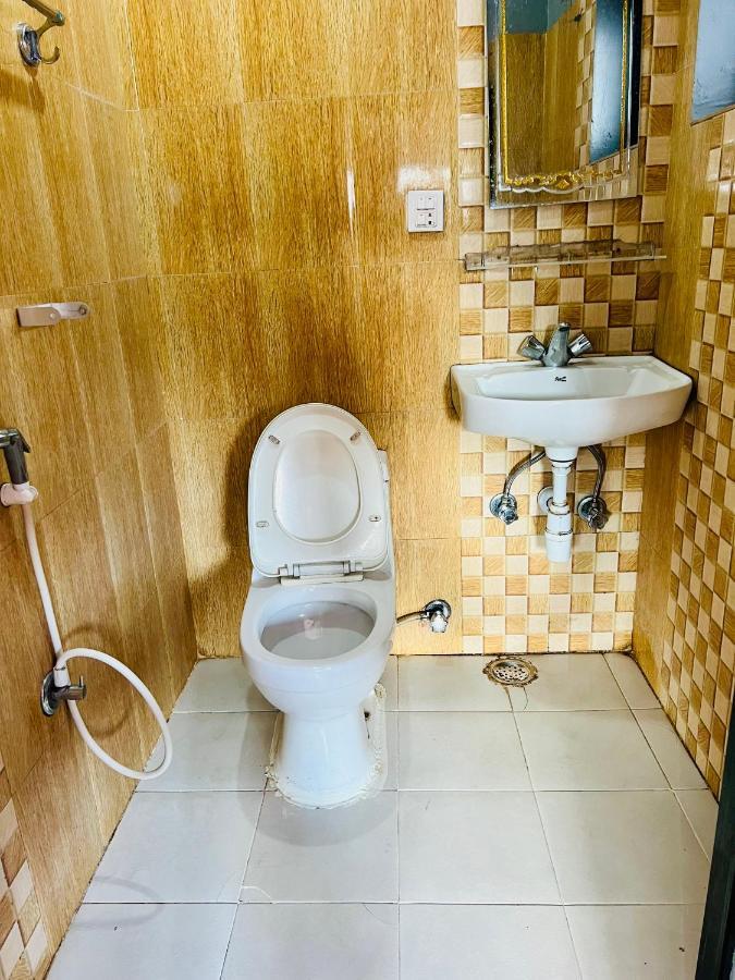 Hotel Donosti Pokhara Buitenkant foto