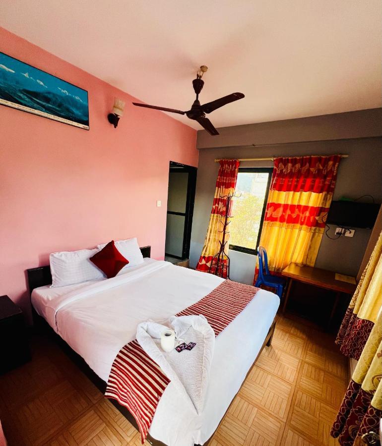 Hotel Donosti Pokhara Buitenkant foto