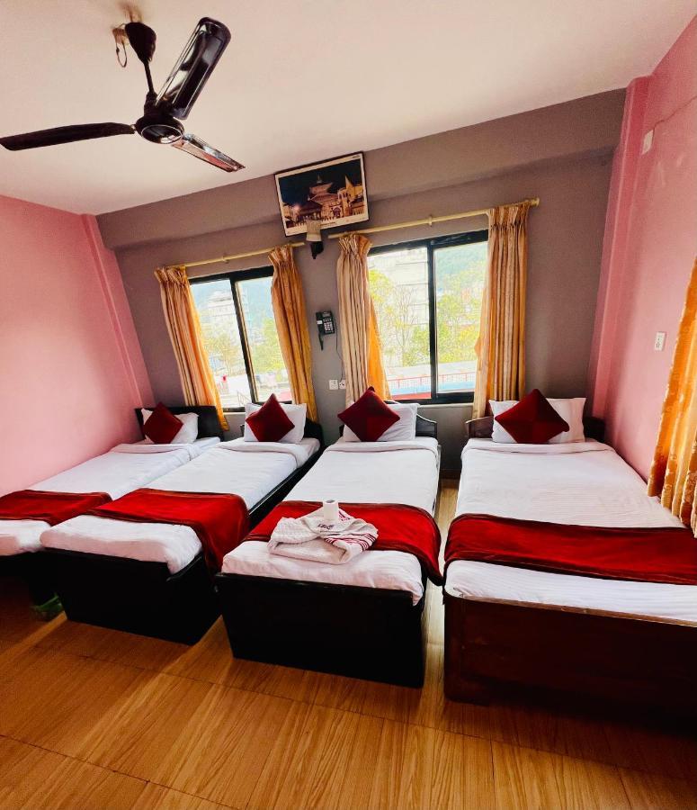 Hotel Donosti Pokhara Buitenkant foto
