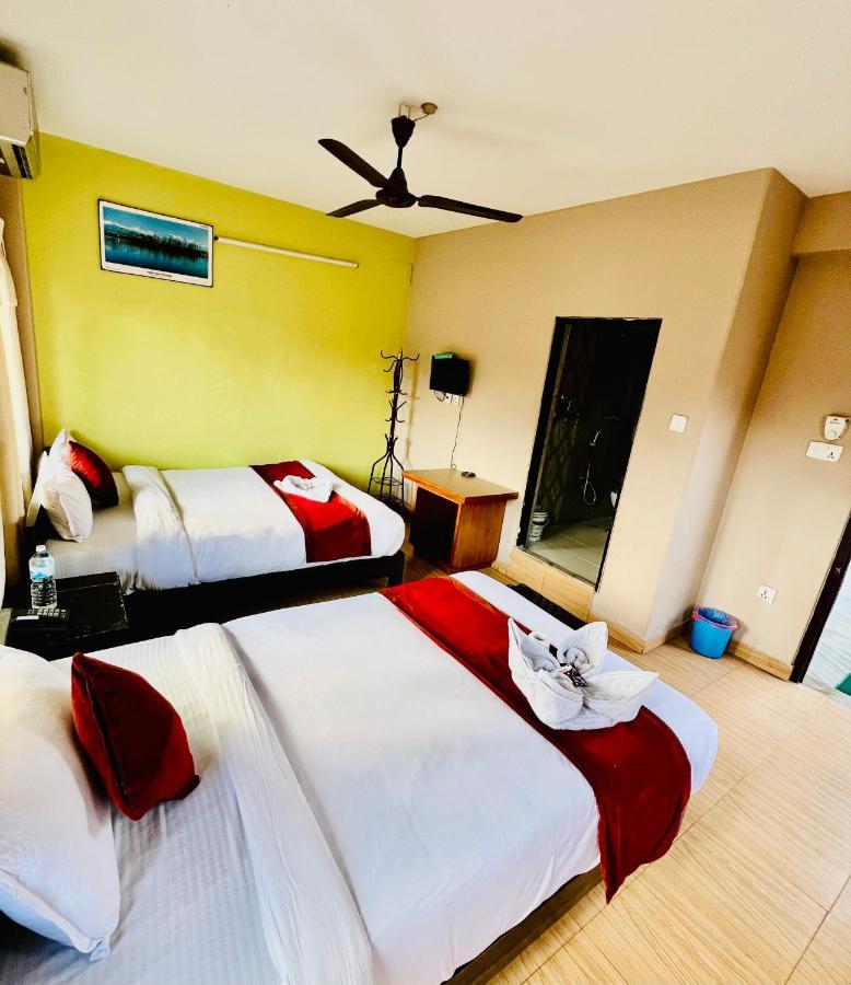 Hotel Donosti Pokhara Buitenkant foto