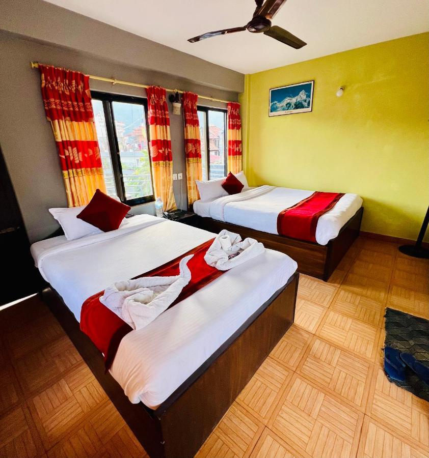 Hotel Donosti Pokhara Buitenkant foto