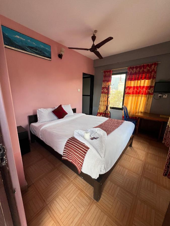 Hotel Donosti Pokhara Buitenkant foto