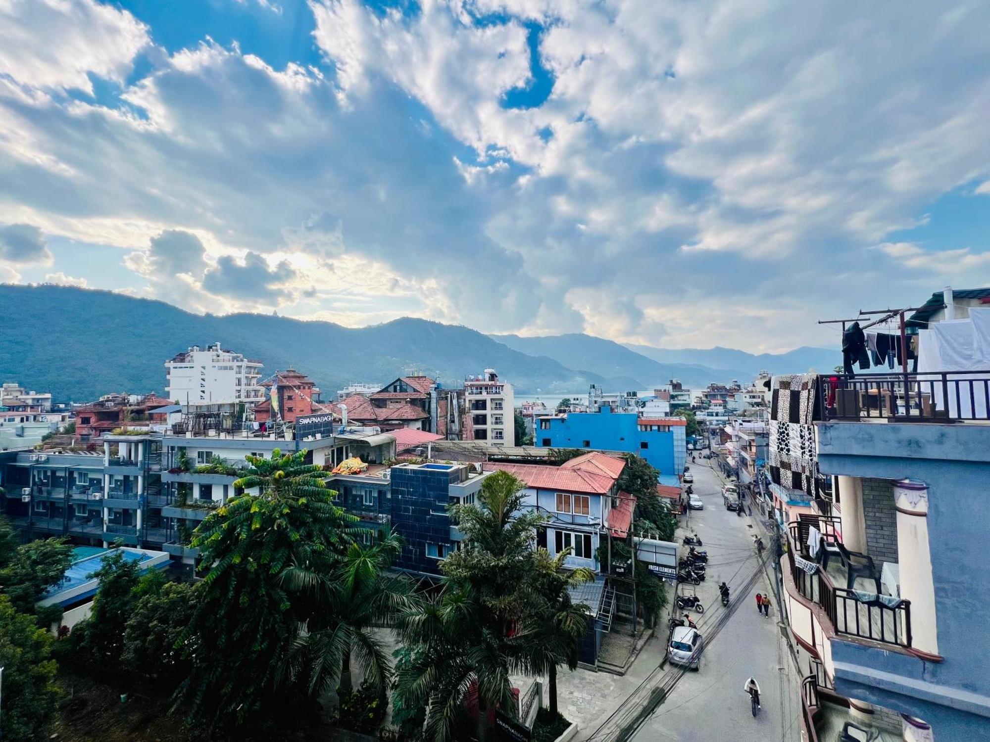 Hotel Donosti Pokhara Buitenkant foto